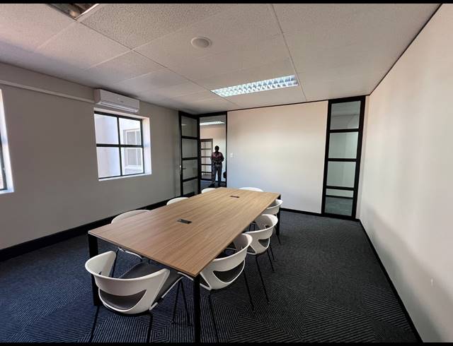 215M² OFFICE TO LET IN HYDE PARK